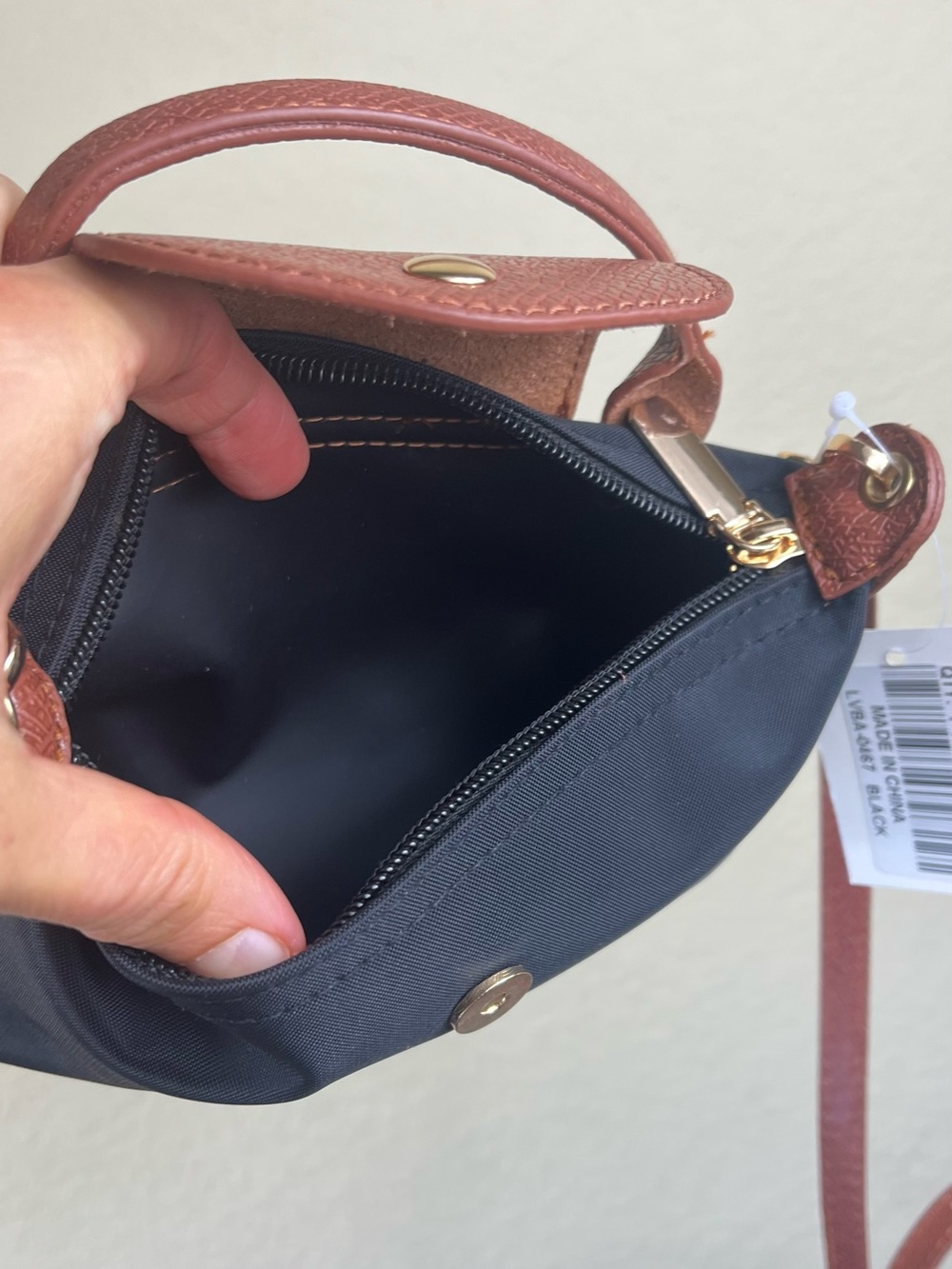 Mini crossbody bag, black color with brown trim, zippered small shoulder purse - Picture 5 of 10